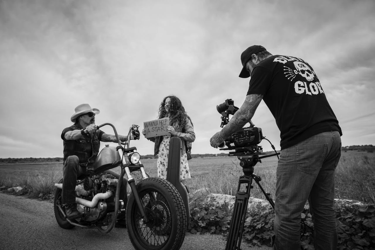 Motorhead y el fotografo Pep Bonet en el video When The Sky Comes Looking For You
